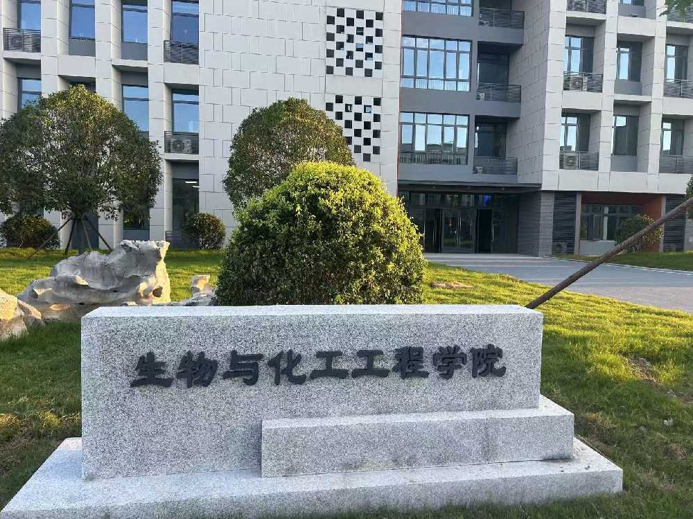 瑞昌市扬州职业大学体育场高杆灯项目